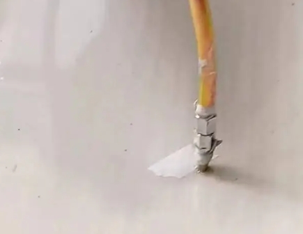 丹寨瓷砖空鼓维修公司专业解答在瓷砖铺贴过程中，如果使用的砂料过粗（如全部使用了粗砂），可能会导致以下问题